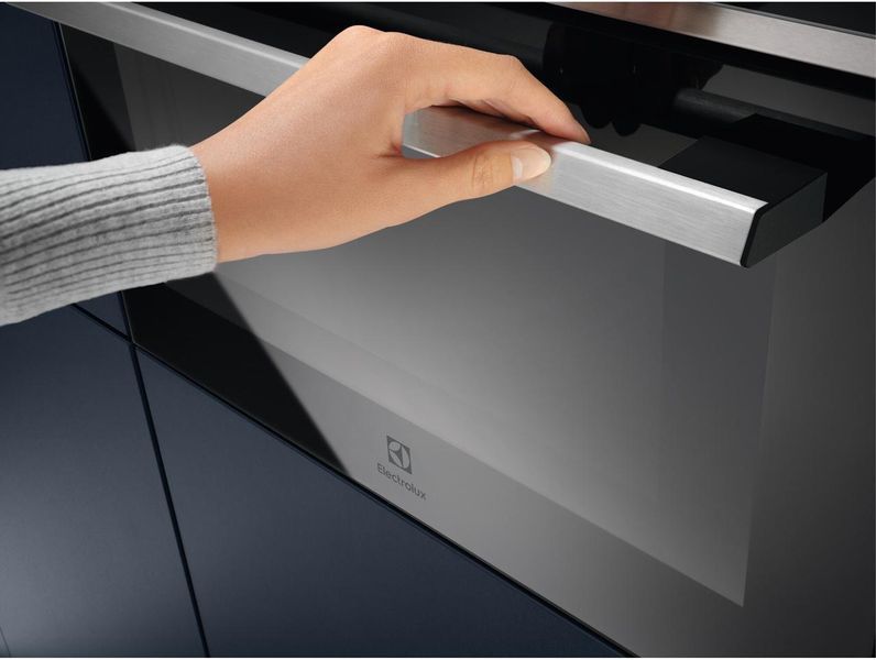 Микроволновка с грилем Electrolux EVM8E08X EVM8E08X фото